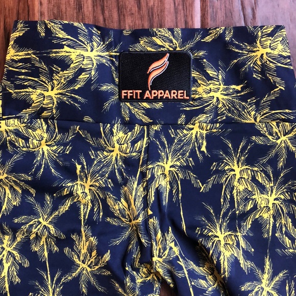 FFit Apparel Palm Tree Leggings Size Small - Picture 3 of 4